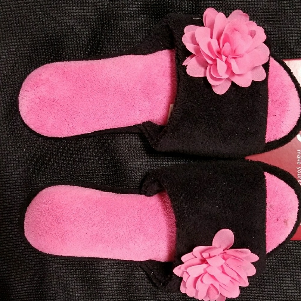 Dearfoam pink and black slippers size 11-12